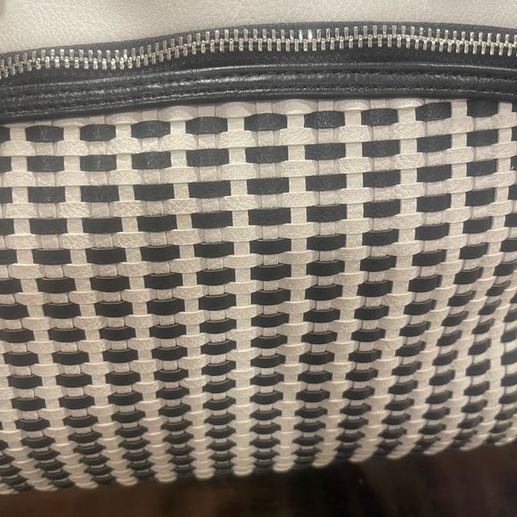 Steve Madden Black White Woven Satchel Purse Handbag Top Handle Gold Hardware​​ - Picture 2 of 10
